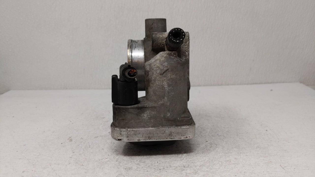 2002 Mini Cooper Throttle Body P/N:1354 7 509 043 Fits OEM Used Auto Parts - Oemusedautoparts1.com