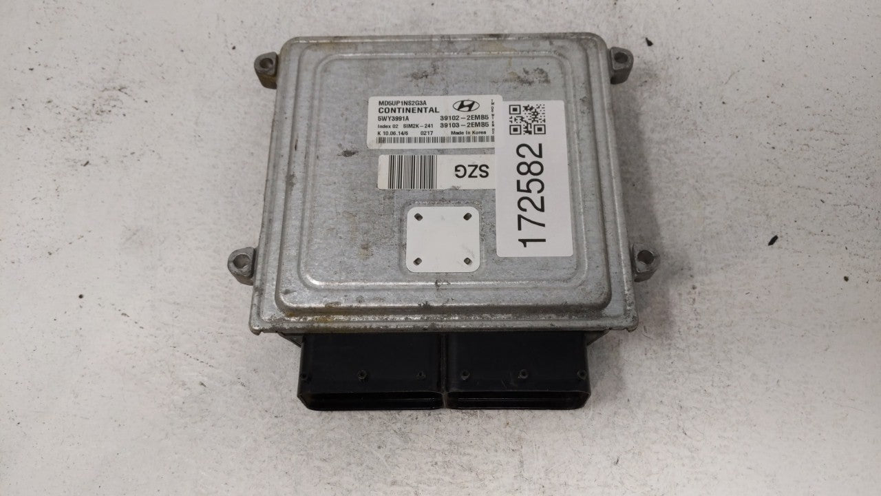 2014-2016 Hyundai Elantra PCM Engine Computer ECU ECM PCU OEM P/N:39102-2EMB6 39103-2EMB6 Fits 2014 2015 2016 OEM Used Auto Parts - Oemusedautoparts1.com