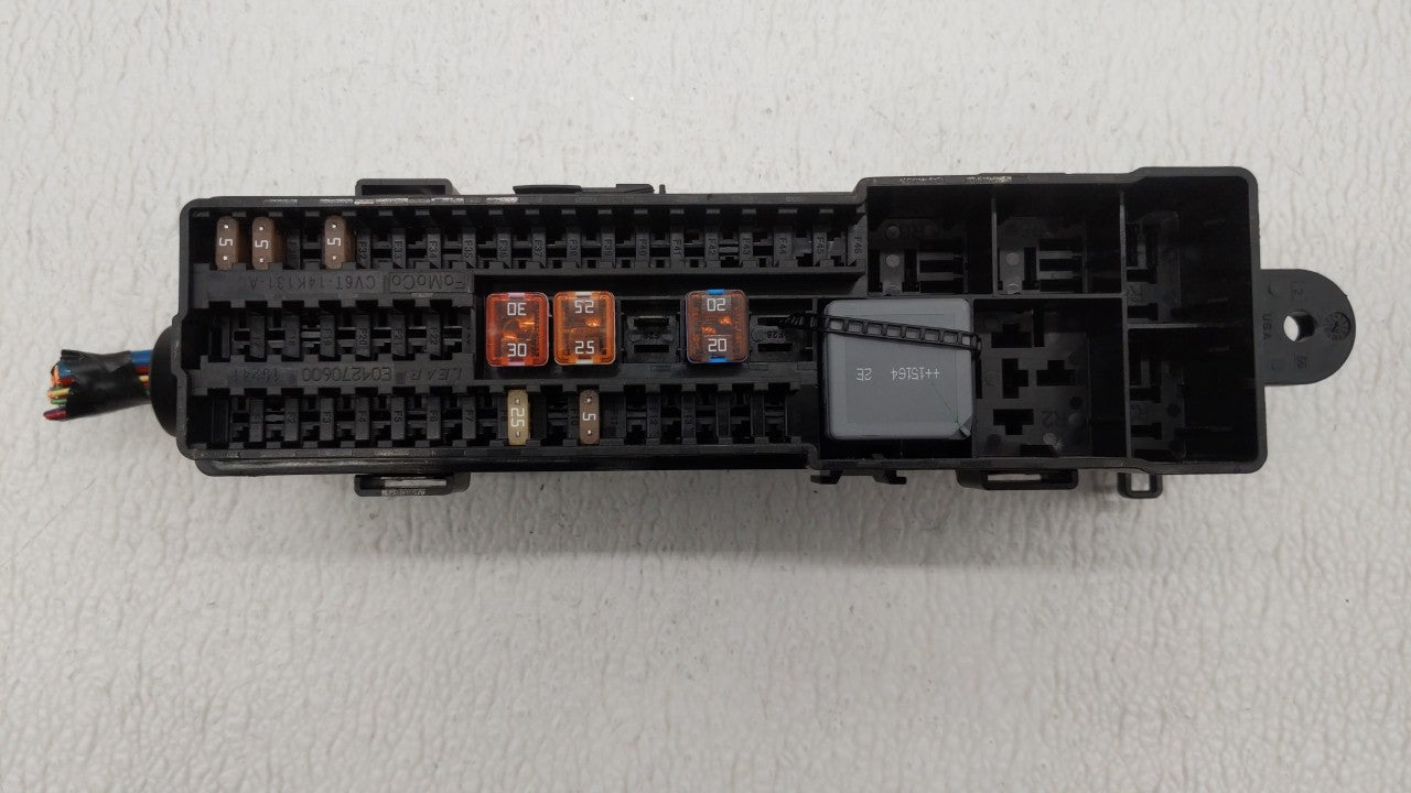 2013-2016 Ford Escape Fusebox Fuse Box Panel Relay Module P/N:AV6T-14A142-AB AV6T-14A067-AD Fits 2013 2014 2015 2016 OEM Used Auto Parts - Oemusedautoparts1.com