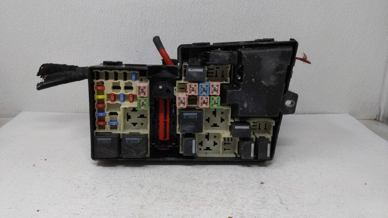 2010-2011 Volvo S40 Fusebox Fuse Box Panel Relay Module P/N:3M5T-14A142-AB Fits 2010 2011 2012 2013 OEM Used Auto Parts - Oemusedautoparts1.com