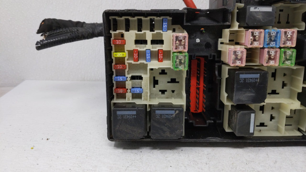 2010-2011 Volvo S40 Fusebox Fuse Box Panel Relay Module P/N:3M5T-14A142-AB Fits 2010 2011 2012 2013 OEM Used Auto Parts - Oemusedautoparts1.com