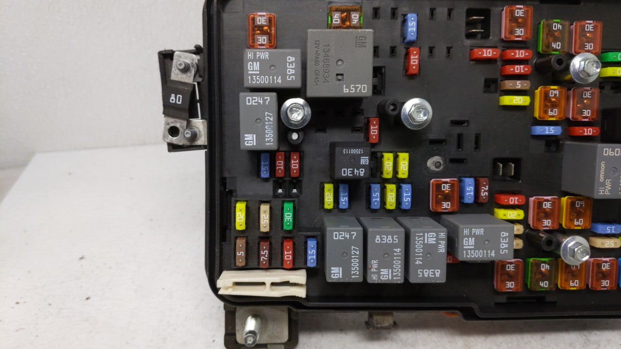 2016-2017 Chevrolet Equinox Fusebox Fuse Box Panel Relay Module P/N:23325532_01 22922727 Fits 2016 2017 OEM Used Auto Parts - Oemusedautoparts1.com