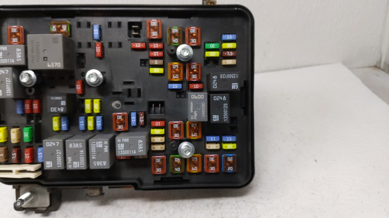 2016-2017 Chevrolet Equinox Fusebox Fuse Box Panel Relay Module P/N:23325532_01 22922727 Fits 2016 2017 OEM Used Auto Parts - Oemusedautoparts1.com