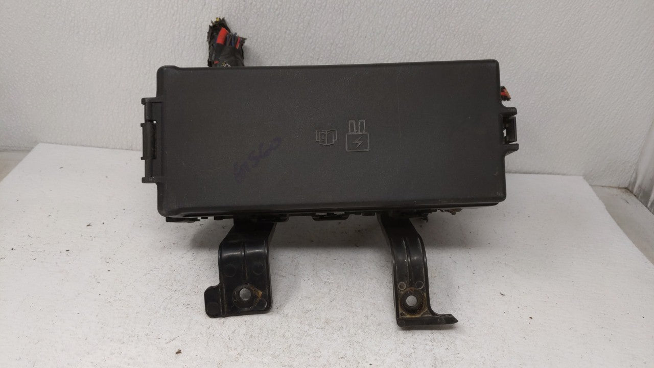 2010-2012 Ford Fusion Fusebox Fuse Box Panel Relay Module P/N:6E5T-14A003-AB BE5T-14290-E Fits 2010 2011 2012 OEM Used Auto Parts - Oemusedautoparts1.com