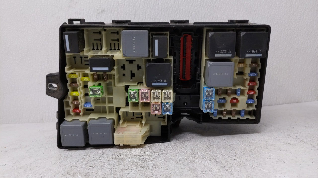 2013-2016 Ford Escape Fusebox Fuse Box Panel Relay Module P/N:AV6T-14A142-AB AV6T-14A067-AD Fits 2013 2014 2015 2016 OEM Used Auto Parts - Oemusedautoparts1.com