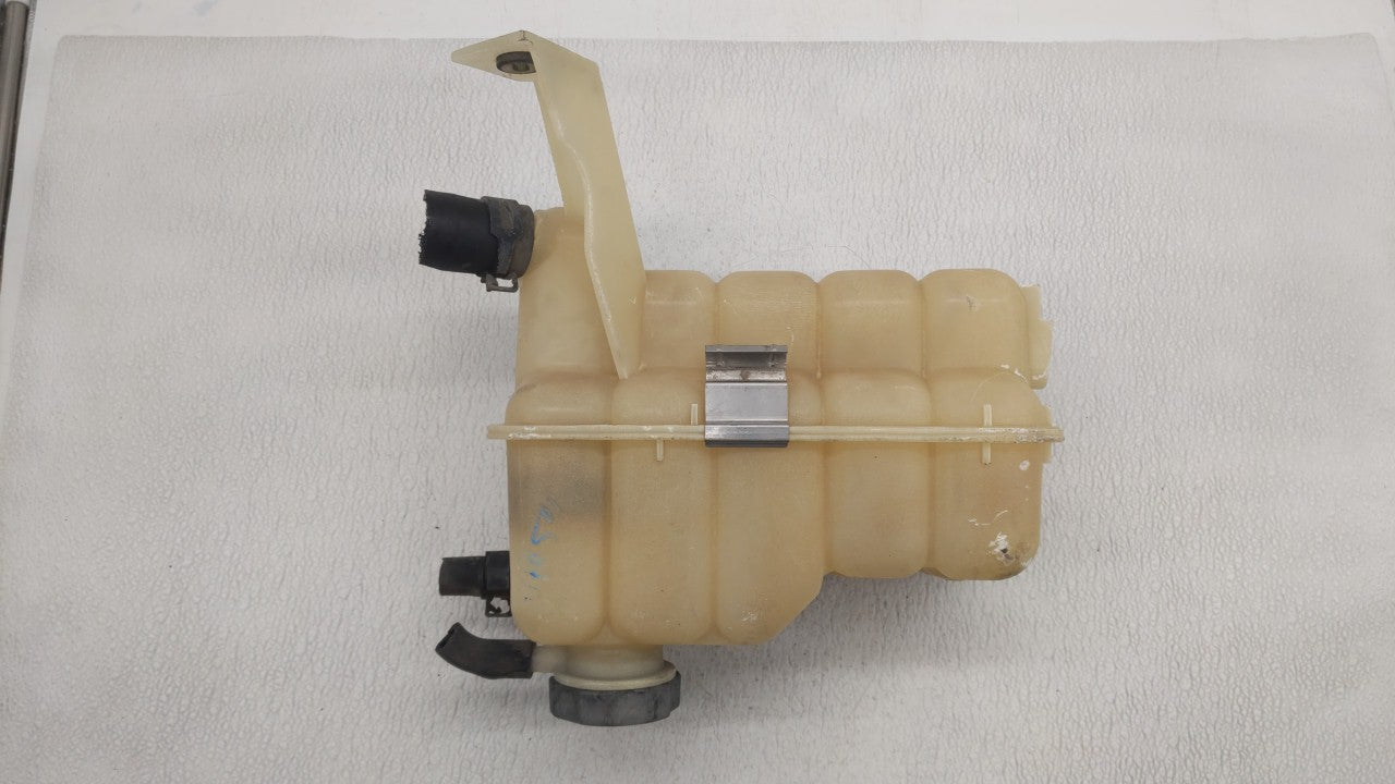 2000 Chevrolet Silverado 1500  RADIATOR COOLANT RESERVOIR TANK - Oemusedautoparts1.com