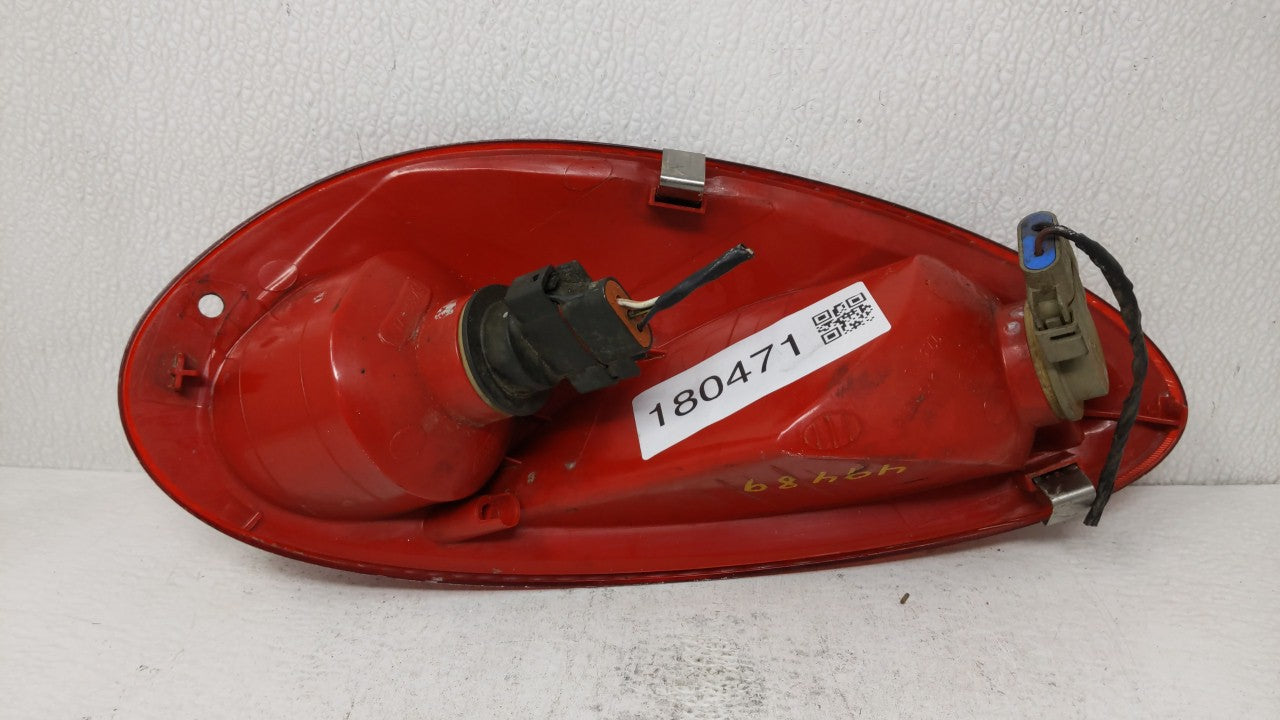 2001-2005 Chrysler Pt Cruiser Tail Light Assembly Passenger Right OEM P/N:05288742AE Fits 2001 2002 2003 2004 2005 OEM Used Auto Parts - Oemusedautoparts1.com