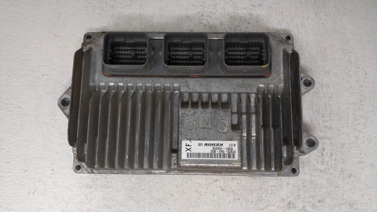 2014 Honda Accord PCM Engine Computer ECU ECM PCU OEM P/N:37820-5A2-B52 37820-5A2-B51 Fits OEM Used Auto Parts - Oemusedautoparts1.com