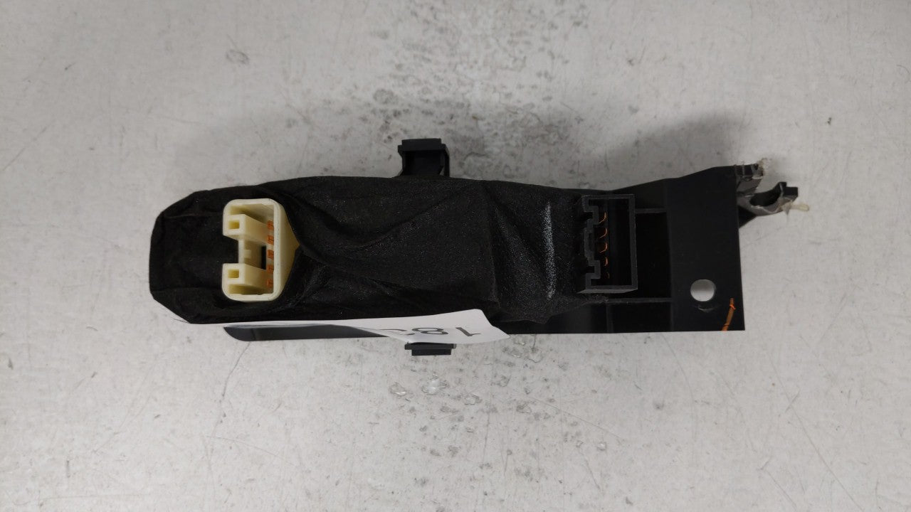 2005 Subaru Legacy Passeneger Right Power Window Switch - Oemusedautoparts1.com