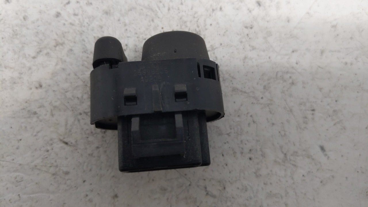 2010-2012 Chevrolet Malibu Master Power Window Switch Replacement Driver Side Left P/N:15902664 20952783 Fits 2010 2011 2012 OEM Used Auto Parts - Oemusedautoparts1.com