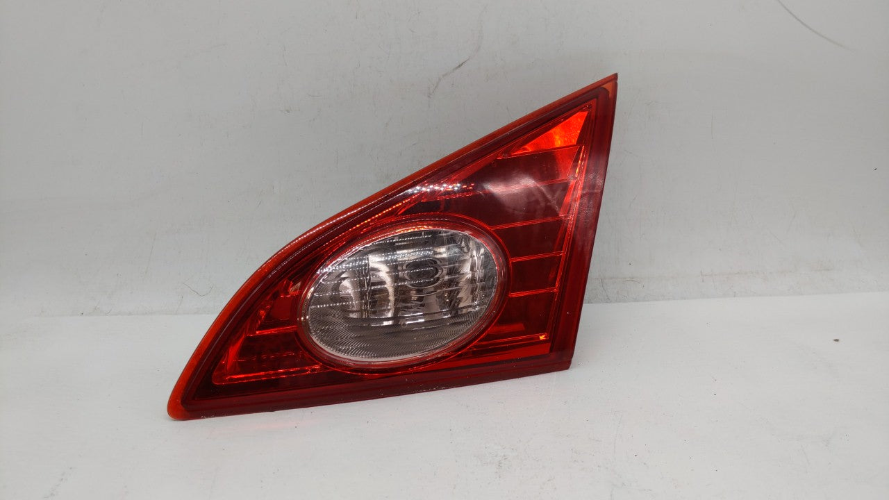 2009-2010 Nissan Murano Tail Light Assembly Passenger Right OEM P/N:E423266 Fits 2009 2010 OEM Used Auto Parts - Oemusedautoparts1.com