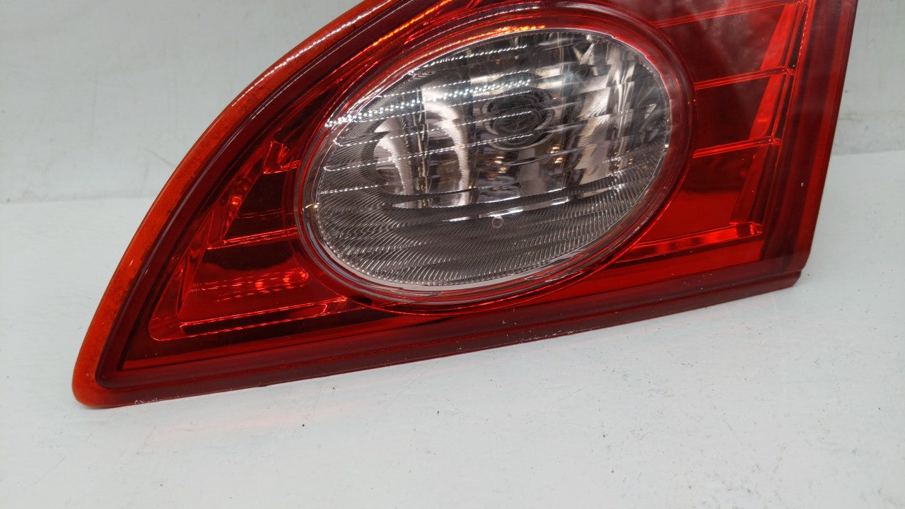 2009-2010 Nissan Murano Tail Light Assembly Passenger Right OEM P/N:E423266 Fits 2009 2010 OEM Used Auto Parts - Oemusedautoparts1.com