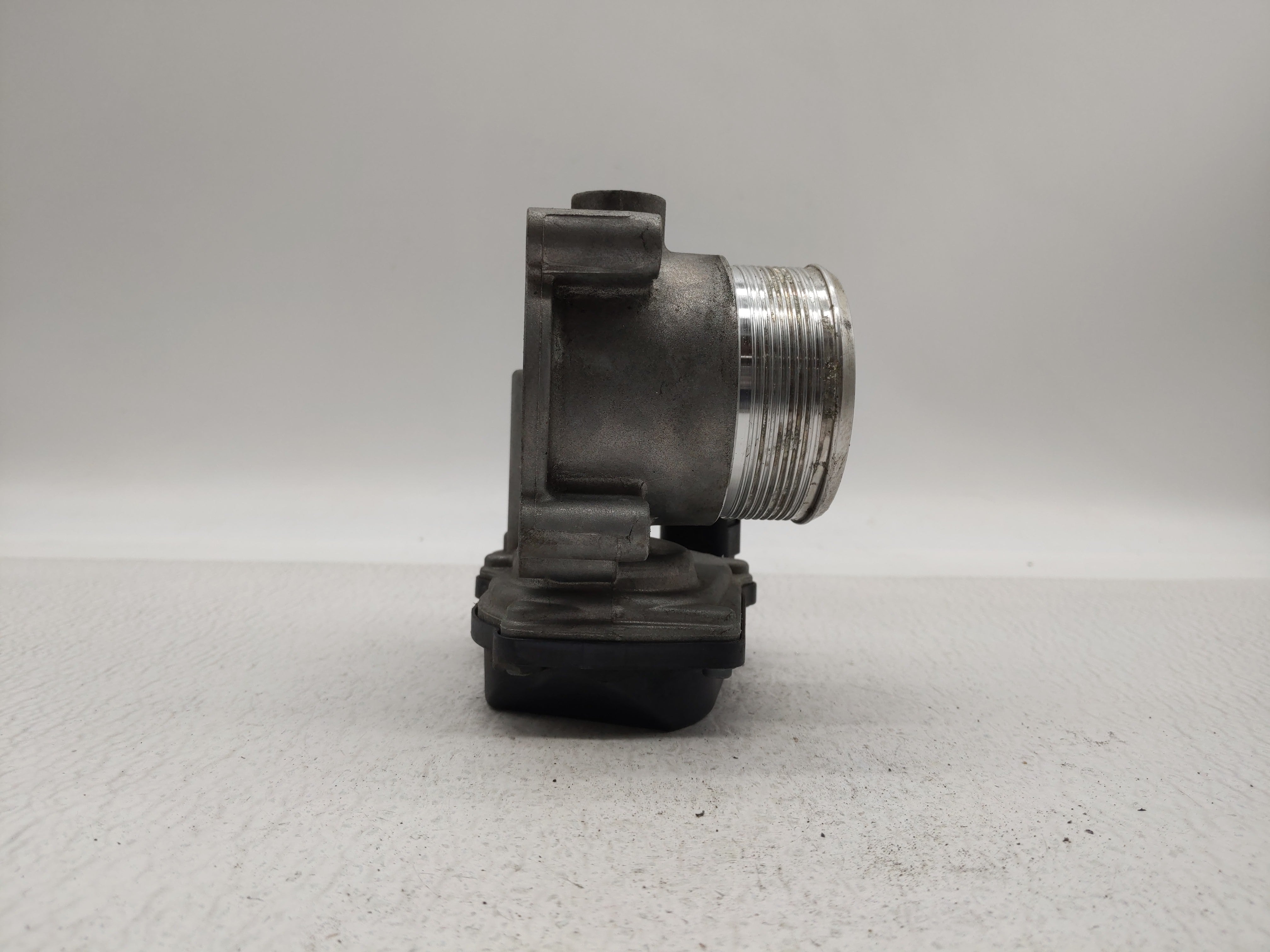 2009-2018 Volkswagen Tiguan Throttle Body P/N:06F 133 062 J 06F 133 062 T Fits OEM Used Auto Parts - Oemusedautoparts1.com