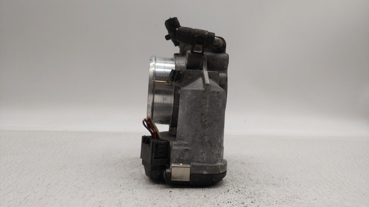 2010-2012 Hyundai Santa Fe Throttle Body P/N:35100-25400 35100-25200 Fits 2006 2007 2008 2009 2010 2011 2012 2013 OEM Used Auto Parts - Oemusedautoparts1.com