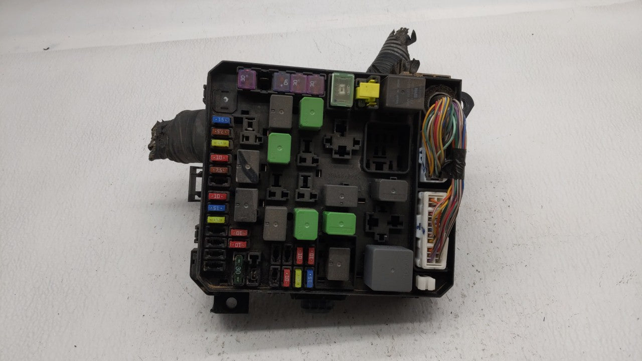 2009 Mitsubishi Outlander Fusebox Fuse Box Panel Relay Module P/N:PR073-00000 8565A024 Fits OEM Used Auto Parts - Oemusedautoparts1.com