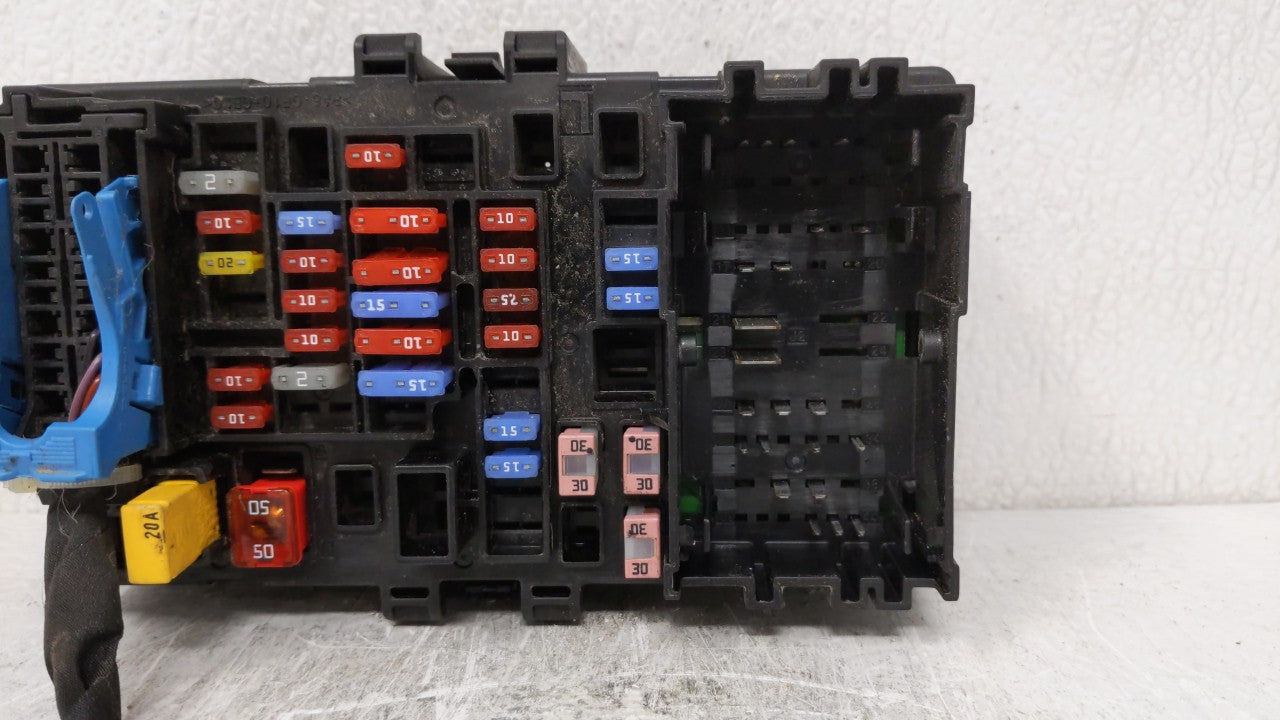 2015-2018 Gmc Yukon Fusebox Fuse Box Panel Relay Module P/N:23418066 23418062 Fits 2015 2016 2017 2018 OEM Used Auto Parts - Oemusedautoparts1.com