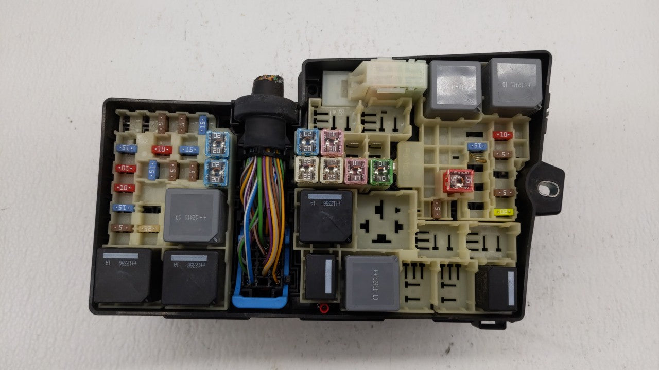 2013-2016 Ford Escape Fusebox Fuse Box Panel Relay Module P/N:AV6T-14A142-AB AV6T-14A067-AD Fits 2013 2014 2015 2016 OEM Used Auto Parts - Oemusedautoparts1.com