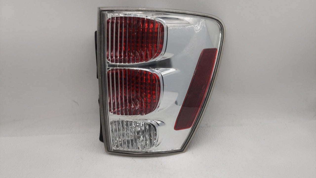 2005 Chevrolet Equinox Tail Light Assembly Passenger Right OEM P/N:30796268 GM384-B000R Fits 2006 2007 2008 2009 OEM Used Auto Parts - Oemusedautoparts1.com