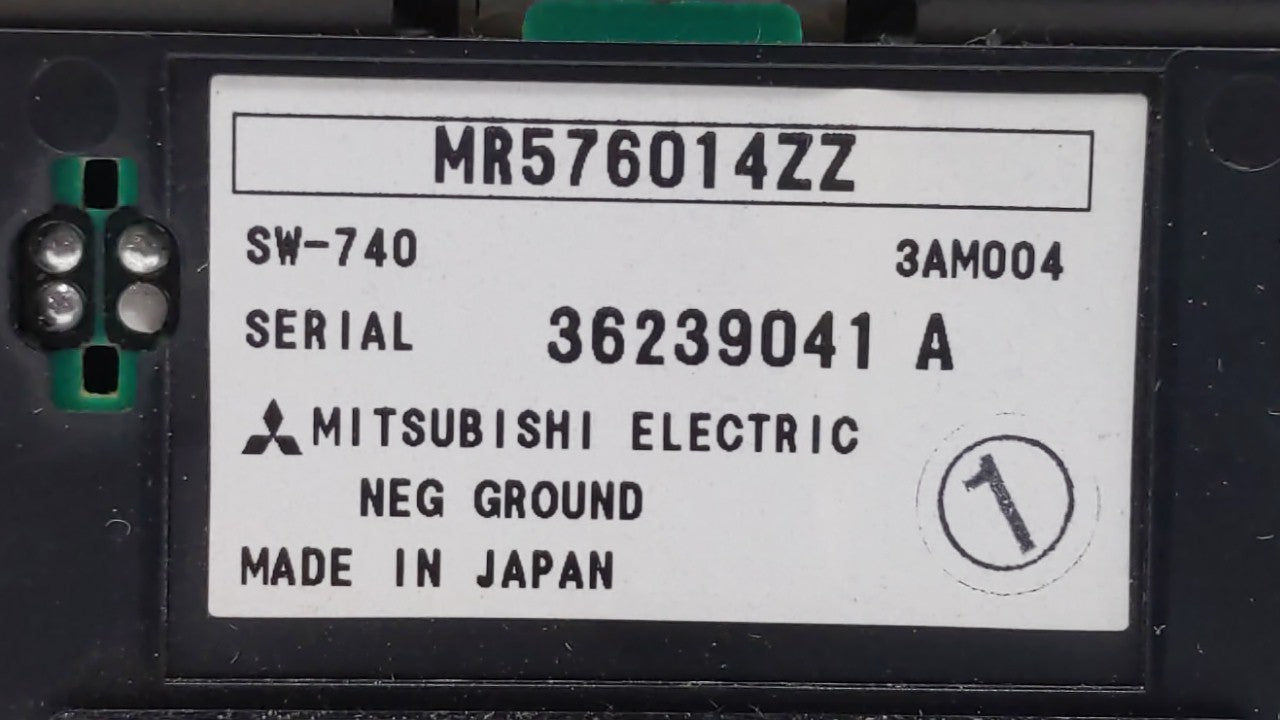 2004-2005 Mitsubishi Endeavor Radio Control Panel - Oemusedautoparts1.com