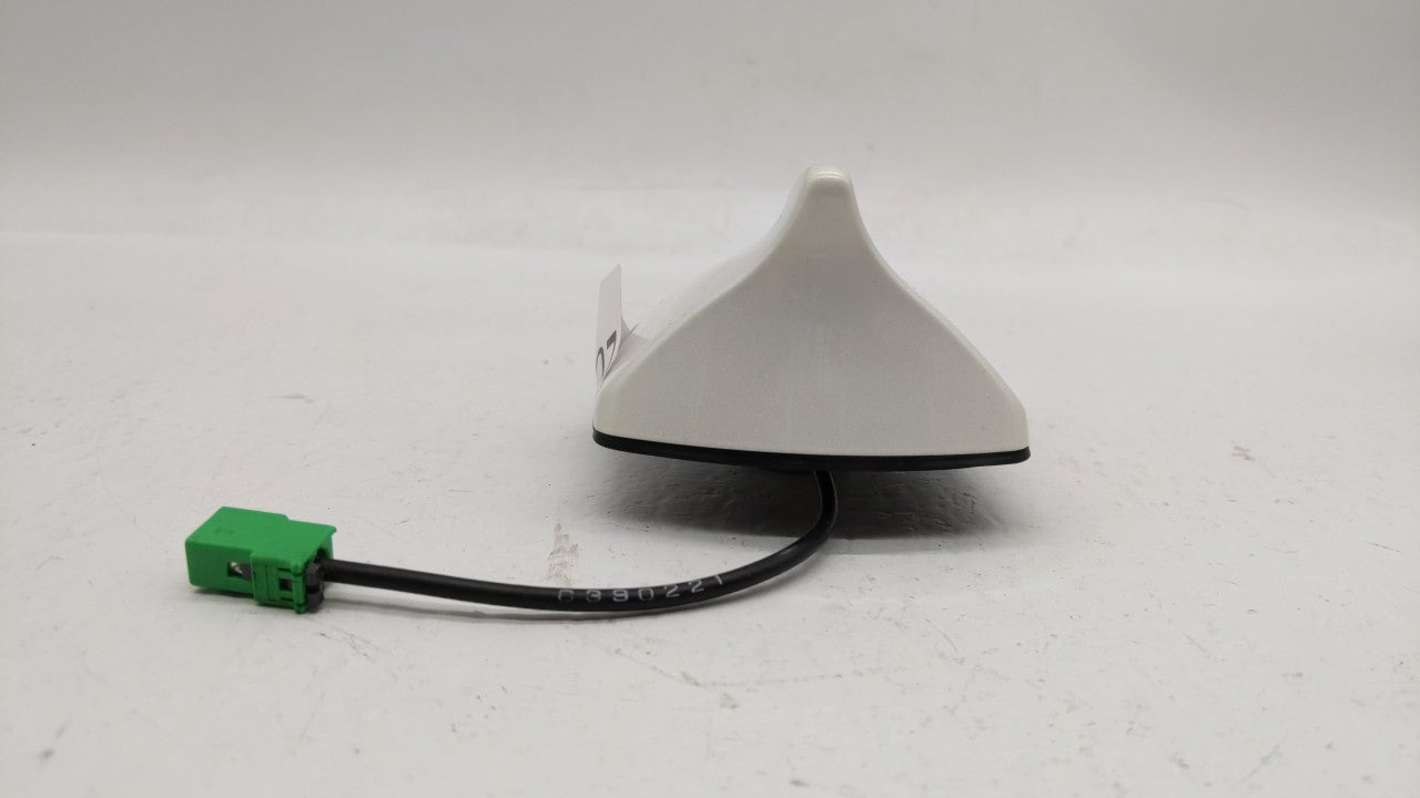 2014 Infiniti Q50 Radio Antenna Mast White - Oemusedautoparts1.com