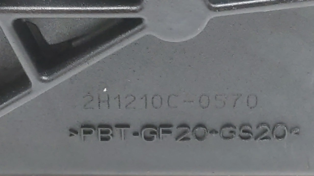 2013-2019 Ford Fusion Throttle Body P/N:DS7E-9F991-AD DS7E-9F991-AF Fits 2013 2014 2015 2016 2017 2018 2019 2020 OEM Used Auto Parts - Oemusedautoparts1.com