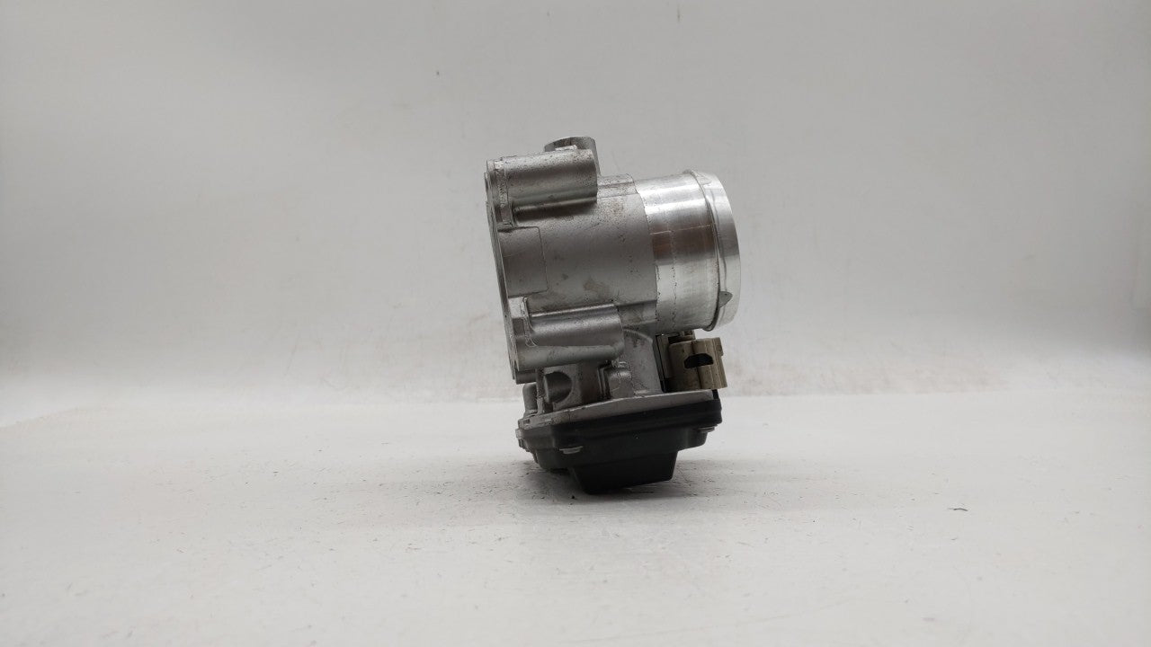 2017-2019 Ford Escape Throttle Body P/N:DS7G-9F991-BB DS7G-9E991-BB Fits 2014 2015 2016 2017 2018 2019 OEM Used Auto Parts - Oemusedautoparts1.com