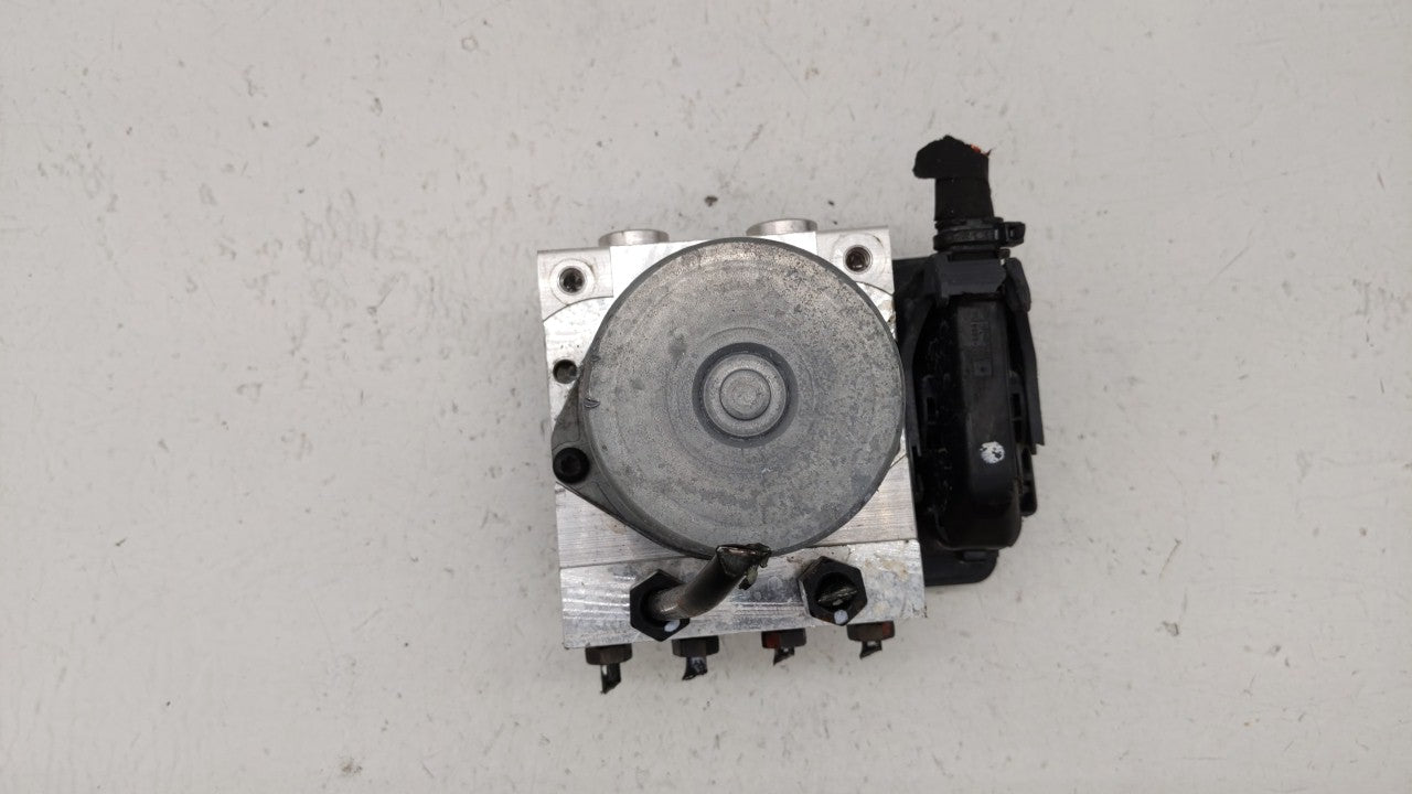 2017-2018 Kia Forte ABS Pump Control Module Replacement P/N:58900-B0200 58920-B0200 Fits 2017 2018 OEM Used Auto Parts - Oemusedautoparts1.com