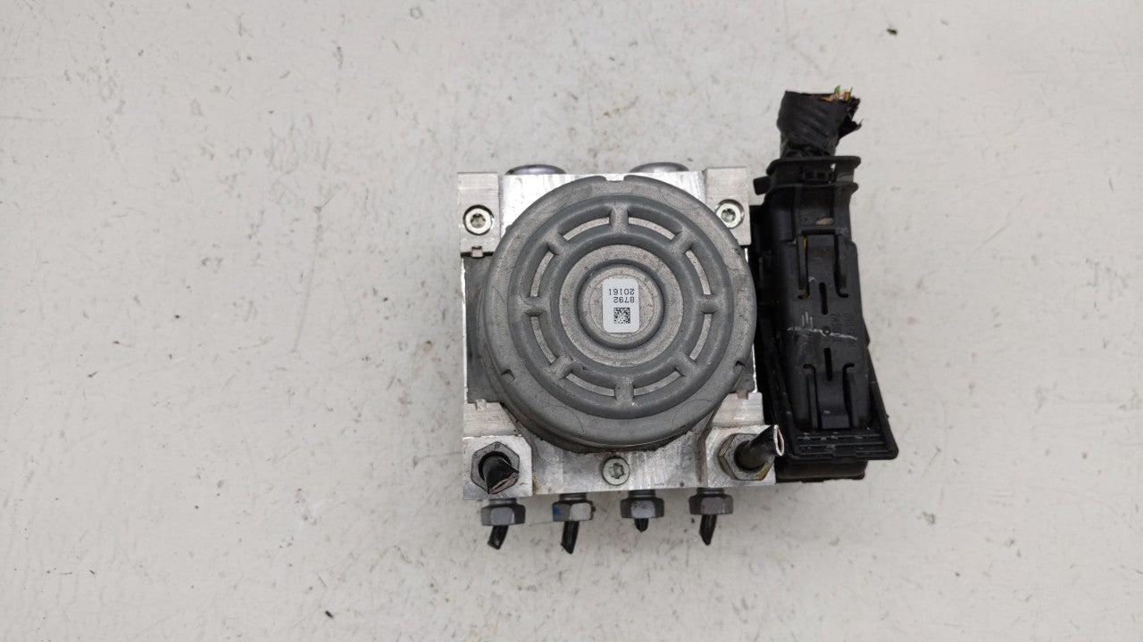 2017-2018 Ford Fusion ABS Pump Control Module Replacement P/N:HG9C-2B373-BG HG9C-2C219-LG Fits 2017 2018 OEM Used Auto Parts - Oemusedautoparts1.com