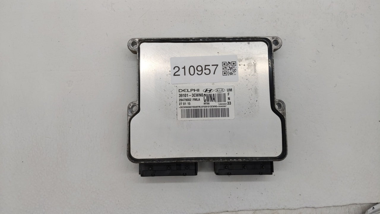 2016-2017 Kia Sorento PCM Engine Computer ECU ECM PCU OEM P/N:39101-3CWN0 39101-3CWN1 Fits 2016 2017 OEM Used Auto Parts - Oemusedautoparts1.com