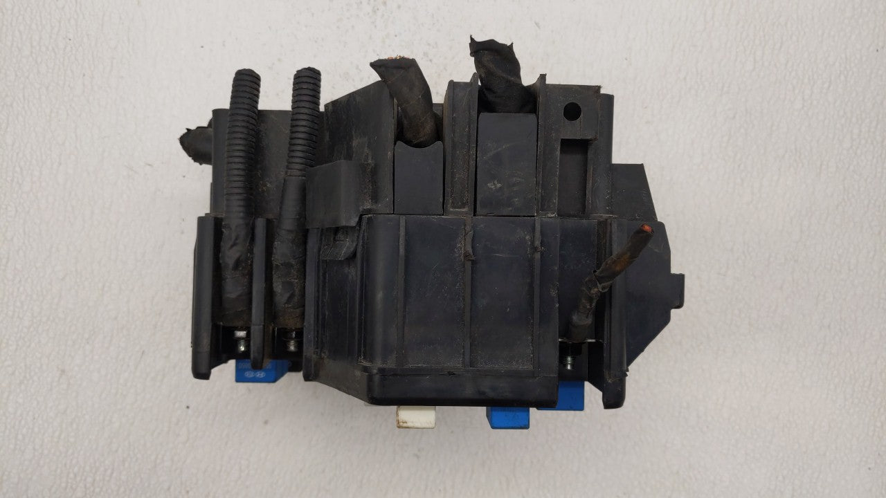 2010-2012 Hyundai Santa Fe Fusebox Fuse Box Panel Relay Module P/N:91115-2B050 91950-2B710 Fits 2010 2011 2012 OEM Used Auto Parts - Oemusedautoparts1.com