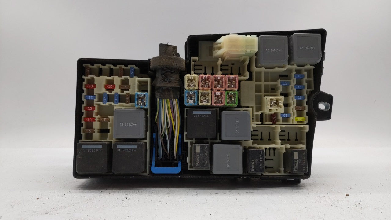 2017-2018 Ford Focus Fusebox Fuse Box Panel Relay Module P/N:AV6T-14A142-AB GJ7T-14A076-BA Fits 2017 2018 OEM Used Auto Parts - Oemusedautoparts1.com