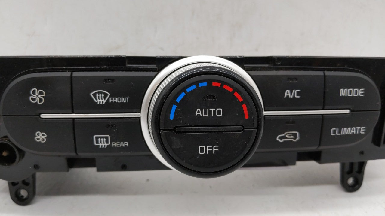 2017-2019 Kia Soul Climate Control Module Temperature AC/Heater Replacement P/N:97250-B2DQ1CA 97250-B2GQ1CA Fits 2017 2018 2019 OEM Used Auto Parts - Oemusedautoparts1.com