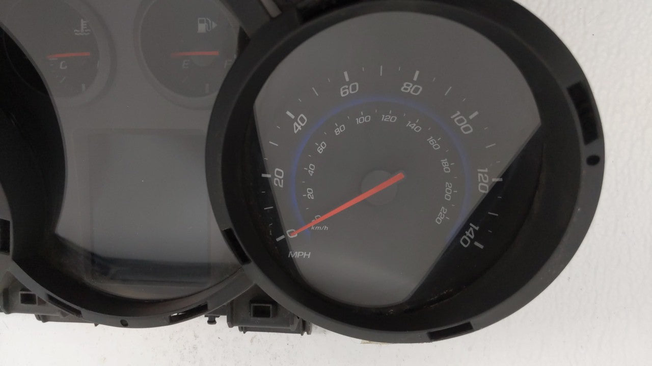 2015-2016 Chevrolet Cruze Instrument Cluster Speedometer Gauges P/N:811511914 94560794 Fits 2015 2016 OEM Used Auto Parts - Oemusedautoparts1.com