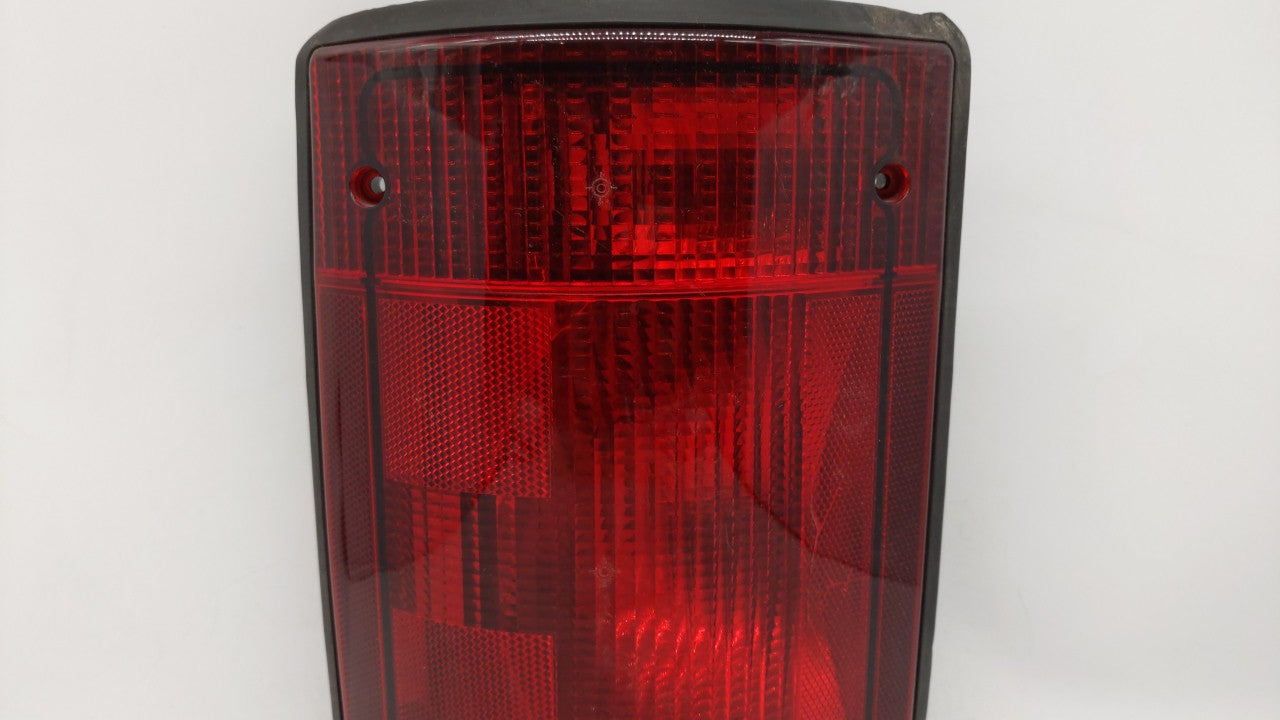 2005 Ford E-350 Club Wagon Tail Light Assembly Driver Left OEM P/N:F7UB 13441 A1 Fits 2006 2007 2008 2009 2010 2011 2012 2013 2014 OEM Used Auto Parts - Oemusedautoparts1.com