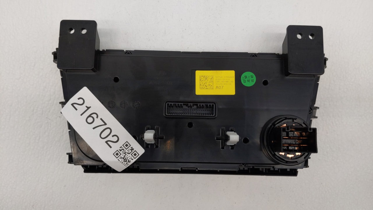 2017-2018 Hyundai Elantra Climate Control Module Temperature AC/Heater Replacement P/N:97250-F20614X 97250-F2AH0 Fits 2017 2018 OEM Used Auto Parts - Oemusedautoparts1.com