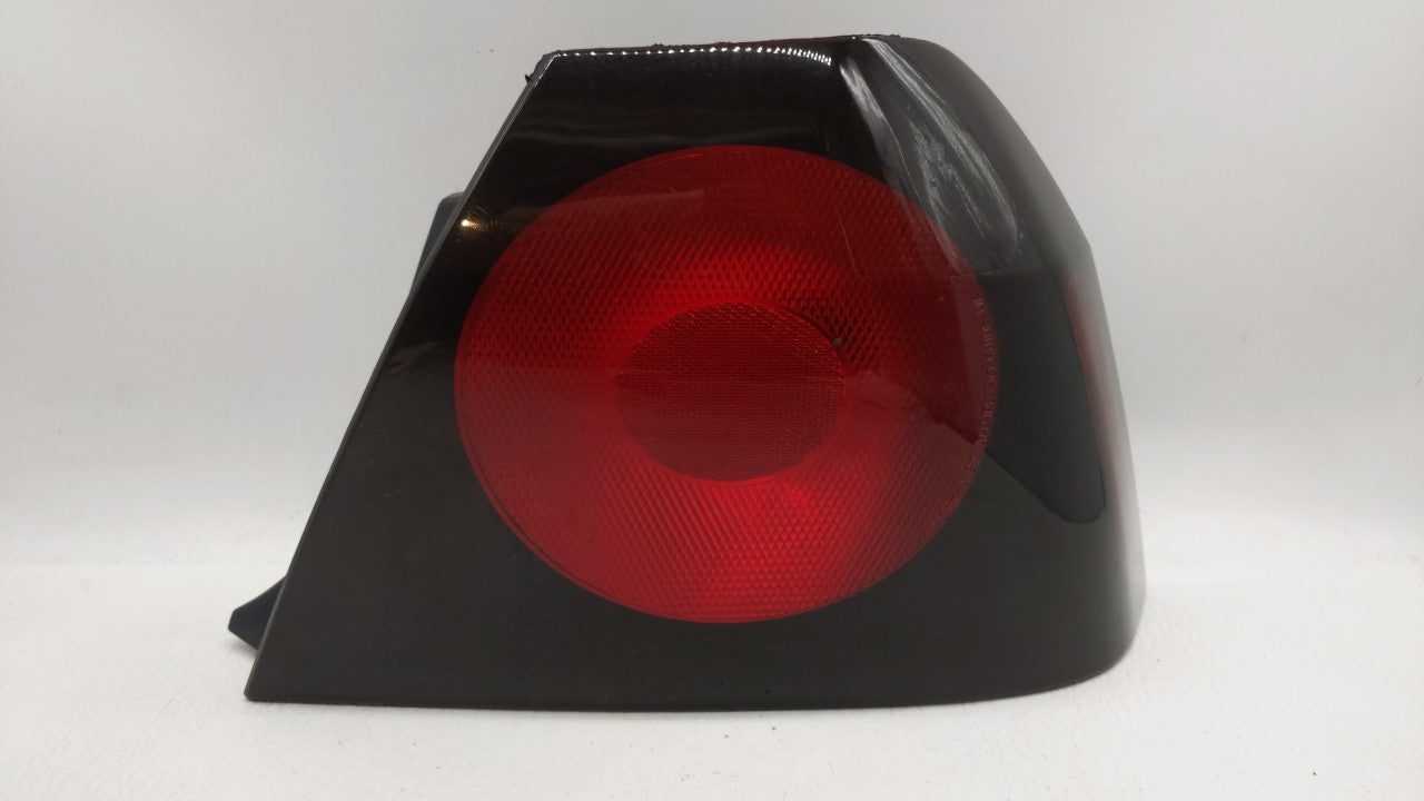 2004-2005 Chevrolet Impala Tail Light Assembly Passenger Right OEM P/N:49209454 16525262 Fits 2004 2005 OEM Used Auto Parts - Oemusedautoparts1.com