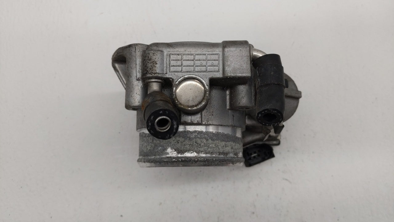 2010-2013 Hyundai Tucson Throttle Body P/N:35100-25400 35100-25200 Fits 2006 2007 2008 2009 2010 2011 2012 2013 OEM Used Auto Parts - Oemusedautoparts1.com