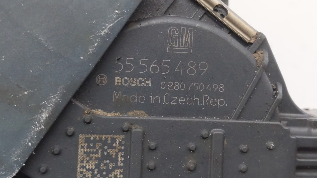 2011-2016 Chevrolet Cruze Throttle Body P/N:DS7E-9F991-BB 55565489 Fits 2011 2012 2013 2014 2015 2016 2017 2018 2019 OEM Used Auto Parts - Oemusedautoparts1.com
