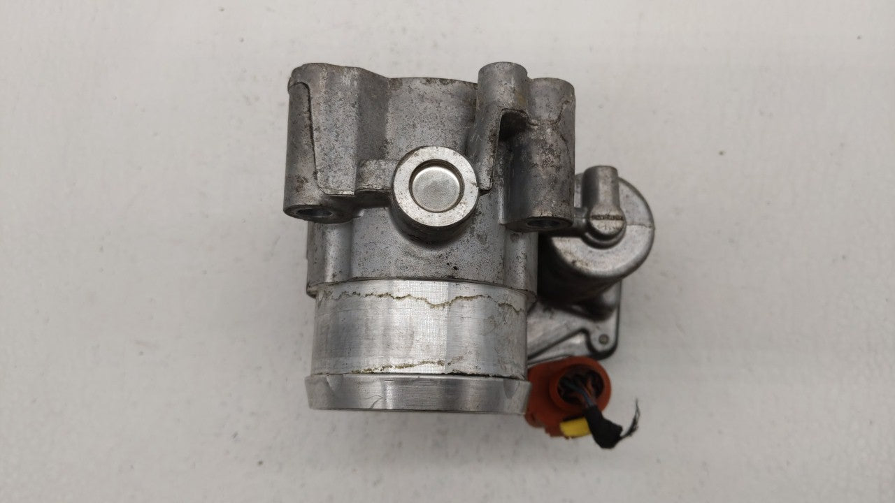 2017-2019 Ford Escape Throttle Body P/N:DS7G-9F991-BB DS7G-9E991-BB Fits 2014 2015 2016 2017 2018 2019 OEM Used Auto Parts - Oemusedautoparts1.com