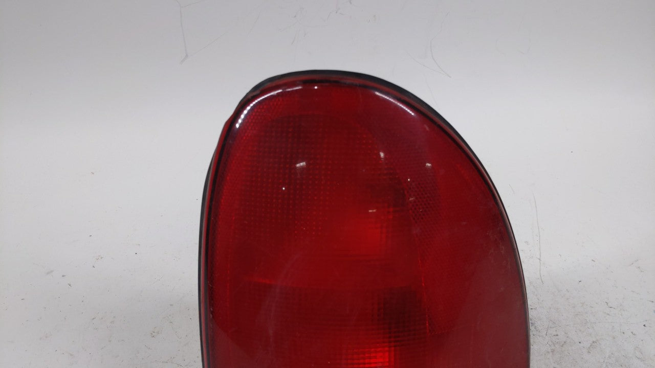 1998-2003 Dodge Durango Tail Light Assembly Passenger Right OEM P/N:4576362 Fits 1996 1997 1998 1999 2000 2001 2002 2003 OEM Used Auto Parts - Oemusedautoparts1.com