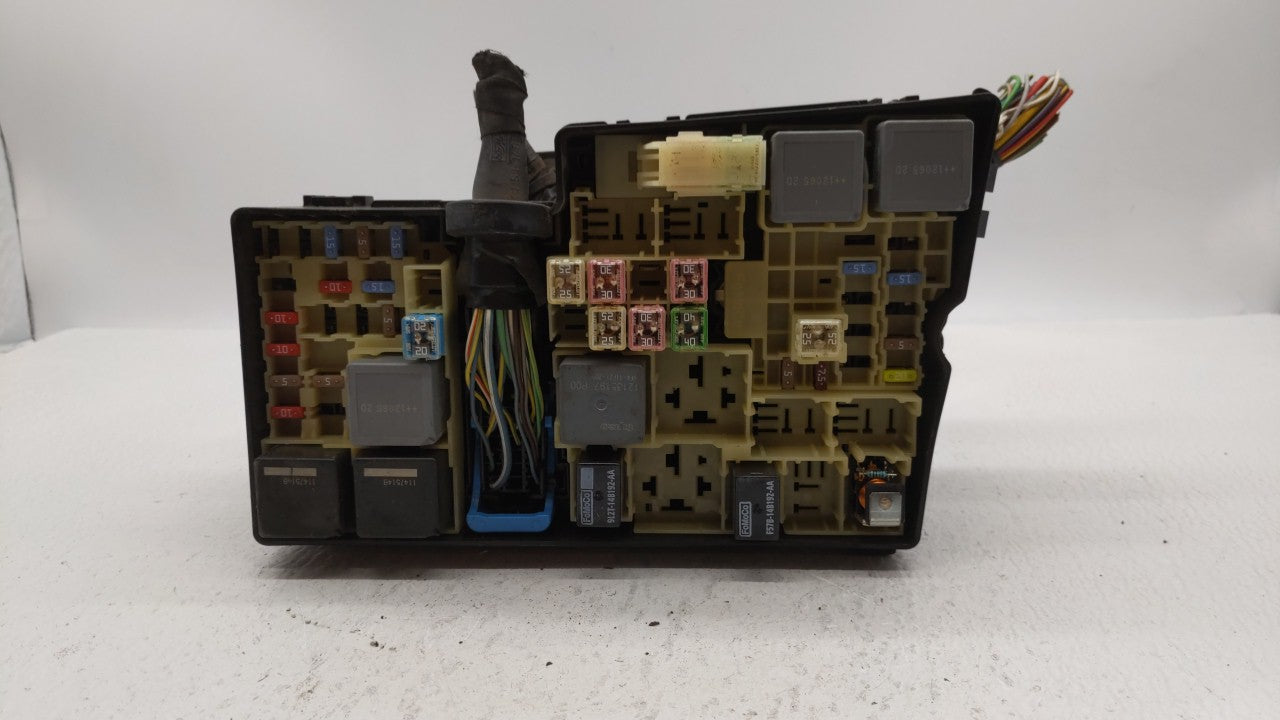 2012-2014 Ford Focus Fusebox Fuse Box Panel Relay Module P/N:AV6T-14A142-AB AV6T-14A142-AA Fits 2012 2013 2014 OEM Used Auto Parts - Oemusedautoparts1.com