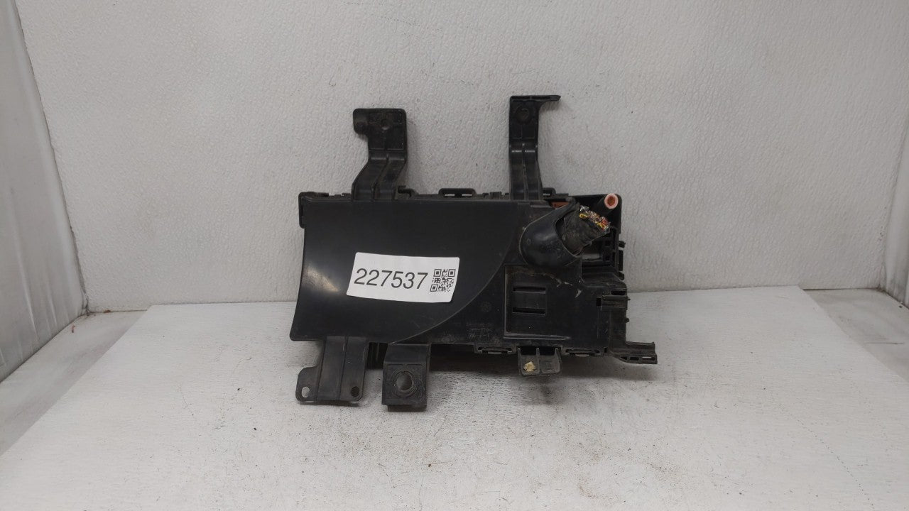 2006-2009 Ford Fusion Fusebox Fuse Box Panel Relay Module P/N:6E5T-14290-AF 6E5T-14A003-AB Fits 2006 2007 2008 2009 OEM Used Auto Parts - Oemusedautoparts1.com