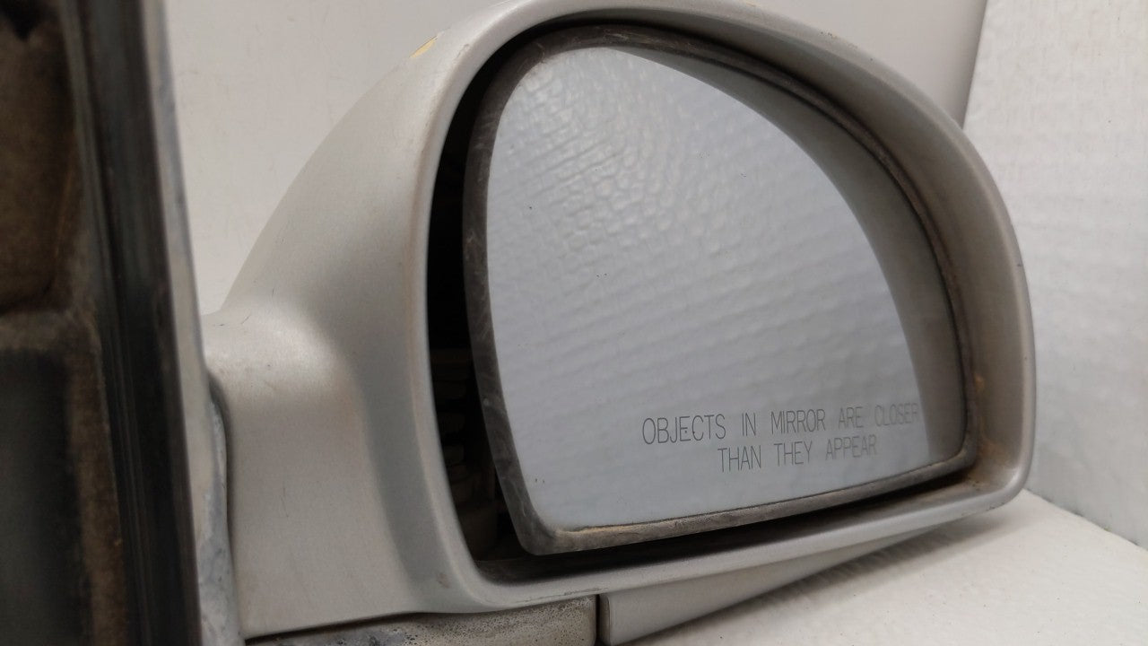 2002-2006 Hyundai Accent Passenger Right Side View Manual Door Mirror - Oemusedautoparts1.com