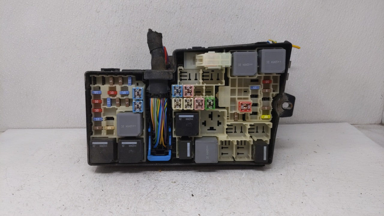 2013-2016 Ford Escape Fusebox Fuse Box Panel Relay Module P/N:AV6T-14A142-AB AV6T-14A067-AD Fits 2013 2014 2015 2016 OEM Used Auto Parts - Oemusedautoparts1.com