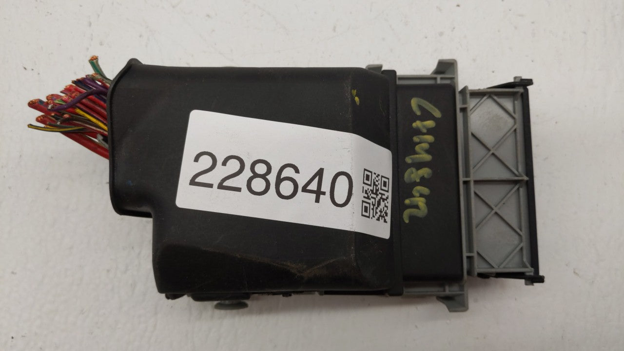 2011-2012 Buick Lacrosse Chassis Control Module Ccm Bcm Body Control - Oemusedautoparts1.com