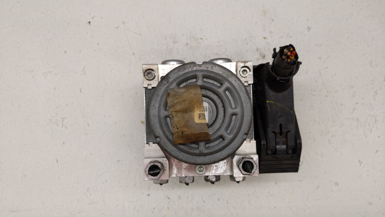 2016-2018 Ford Focus ABS Pump Control Module Replacement P/N:F1FC-2C405-AG F1FC-2C405-AH Fits 2016 2017 2018 OEM Used Auto Parts - Oemusedautoparts1.com