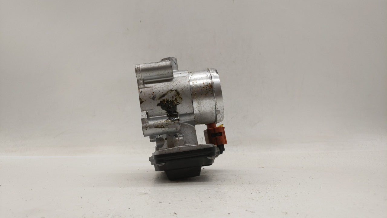 2017-2019 Ford Escape Throttle Body P/N:DS7G-9F991-BB DS7G-9E991-BB Fits 2014 2015 2016 2017 2018 2019 OEM Used Auto Parts - Oemusedautoparts1.com