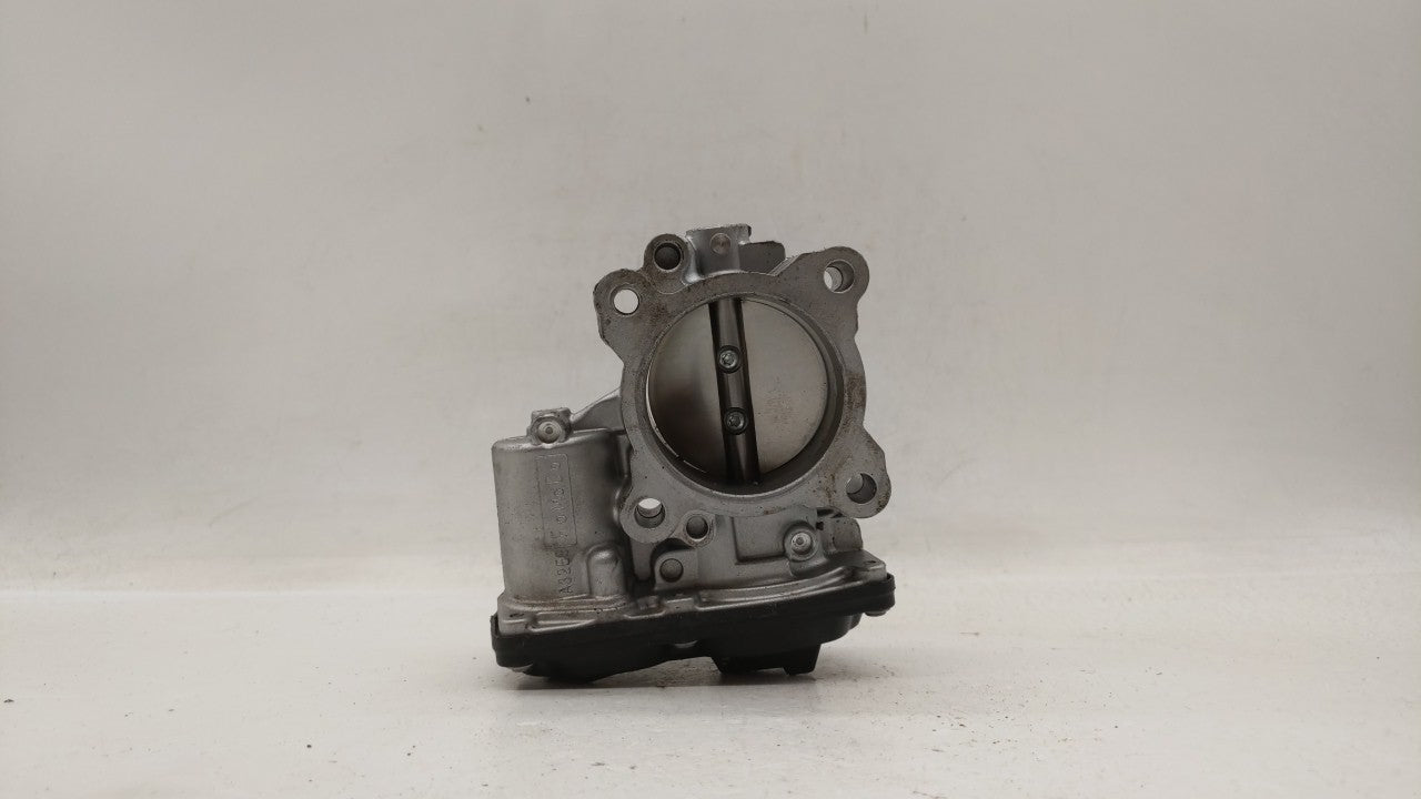 2017-2019 Ford Escape Throttle Body P/N:DS7G-9F991-BB DS7G-9E991-BB Fits 2014 2015 2016 2017 2018 2019 OEM Used Auto Parts - Oemusedautoparts1.com