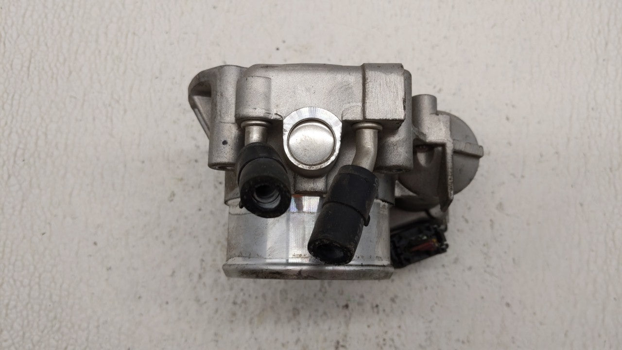 2011-2014 Hyundai Sonata Throttle Body P/N:35100-2G710 Fits 2011 2012 2013 2014 2015 2016 OEM Used Auto Parts - Oemusedautoparts1.com