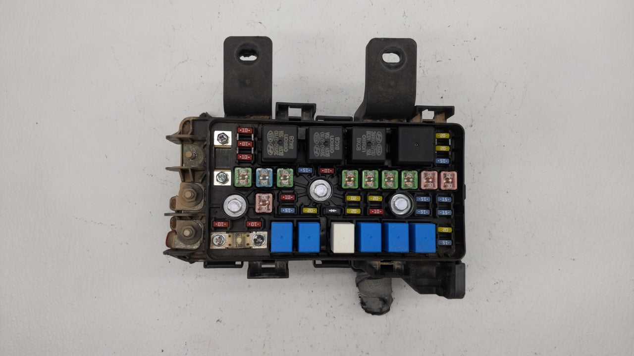 2006-2010 Hyundai Sonata Fusebox Fuse Box Panel Relay Module P/N:91950-3K540 91950-3K510 Fits 2006 2007 2008 2009 2010 OEM Used Auto Parts - Oemusedautoparts1.com